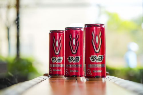 打篮球标配能量饮料夏日球场标配还得看战马(图2)