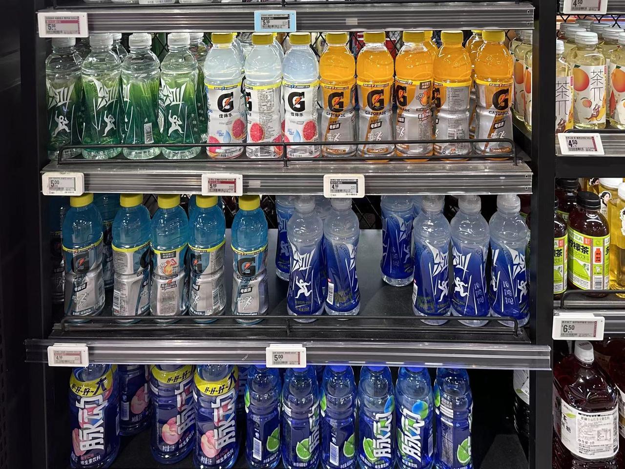 运动补水新搭档！蒙牛这瓶水“补水又加钙”吨吨吨喝起来(图1)