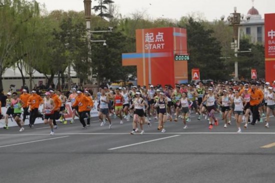 从“百城马拉松”到“百年世界杯”：蒙牛深绑体育背后的价值逻辑(图1)