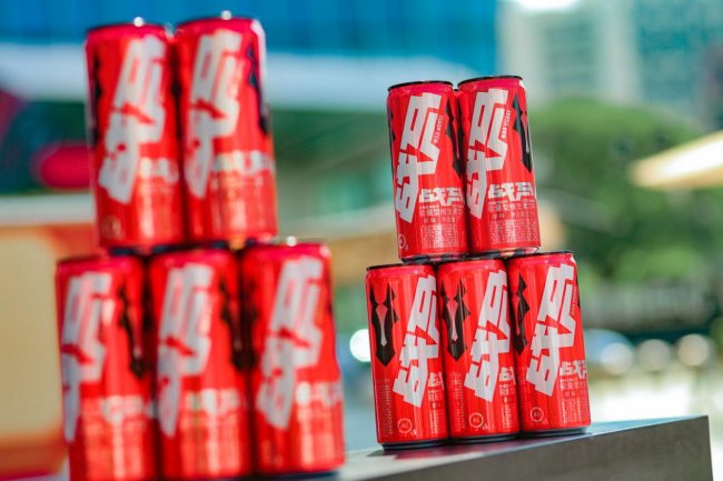 从专业赛道到大众嘉年华这款运动饮料品牌陪伴年轻人尽兴而归(图2)