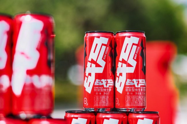 从专业赛道到大众嘉年华这款运动饮料品牌陪伴年轻人尽兴而归(图1)