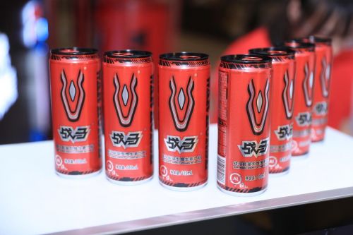 能量饮料能消除疲劳吗？战马能量助力玩转球场(图1)