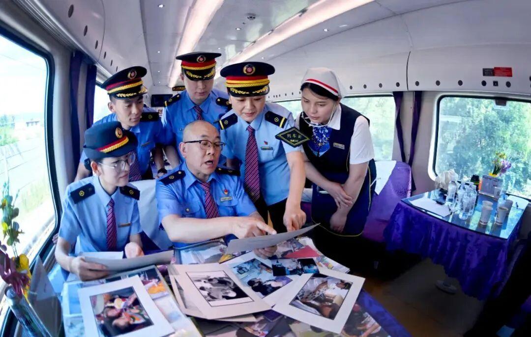 万余张照片见证青藏铁路变迁(图2)