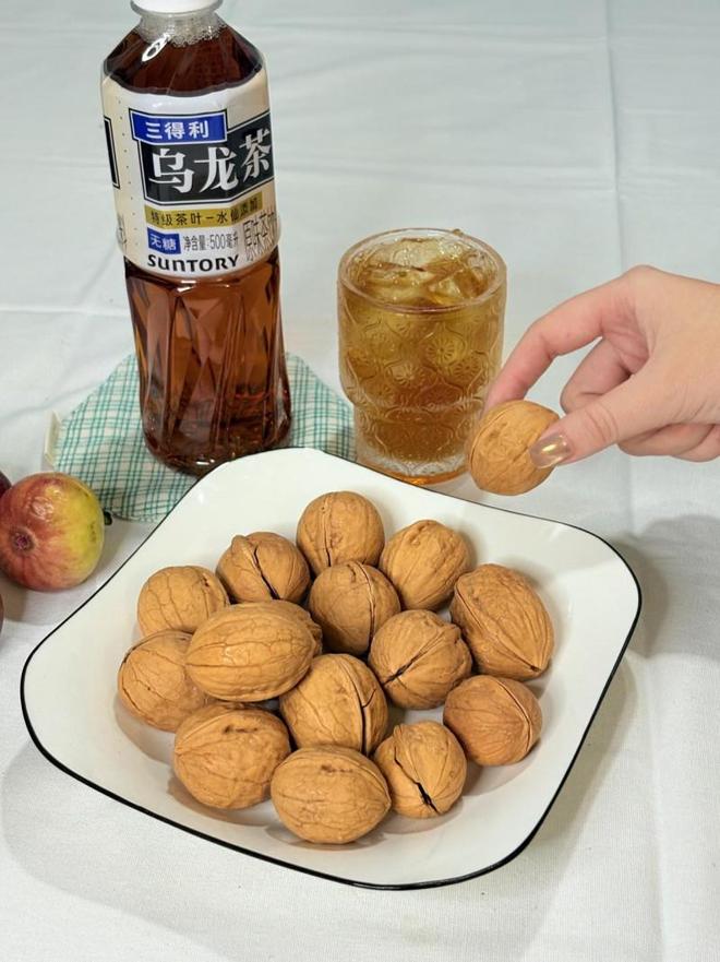 三得利乌龙茶的中国表达：从品质传承到跨界共鸣的品牌路径(图1)