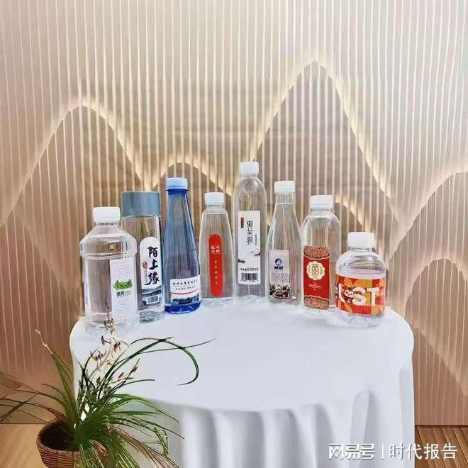 定制瓶装水让品牌视觉形象更具美感！让生活更清新更清爽！访郑州洧水源饮品有限公司(图1)