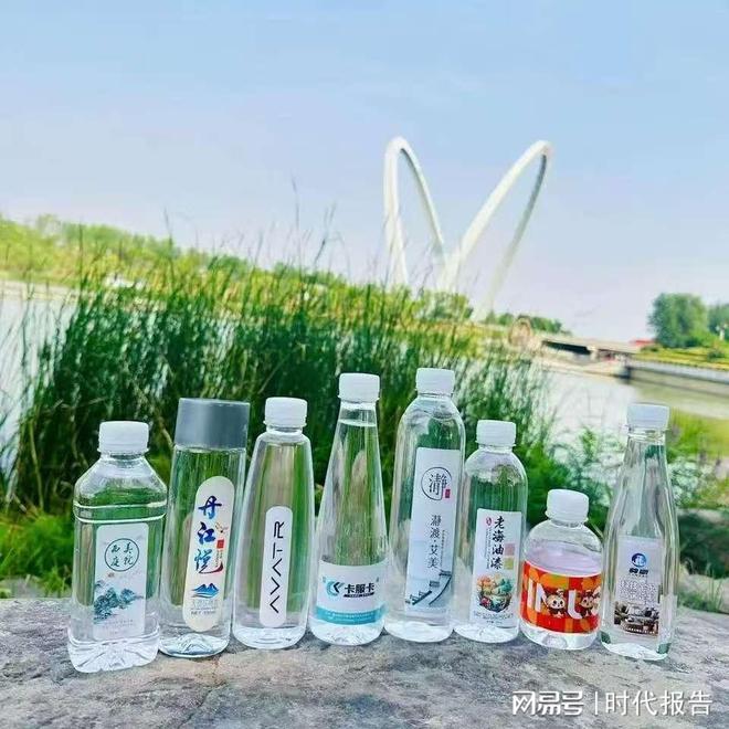 定制瓶装水让品牌视觉形象更具美感！让生活更清新更清爽！访郑州洧水源饮品有限公司(图2)