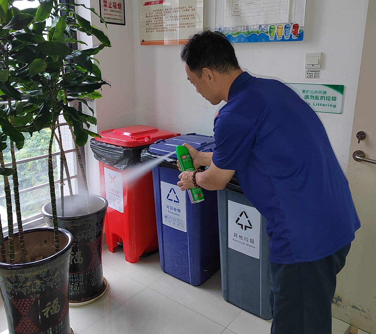 蚊媒传染病防控不松懈！南宁市市政园林（城管综合执法）系统深入开展爱国卫生运动(图1)