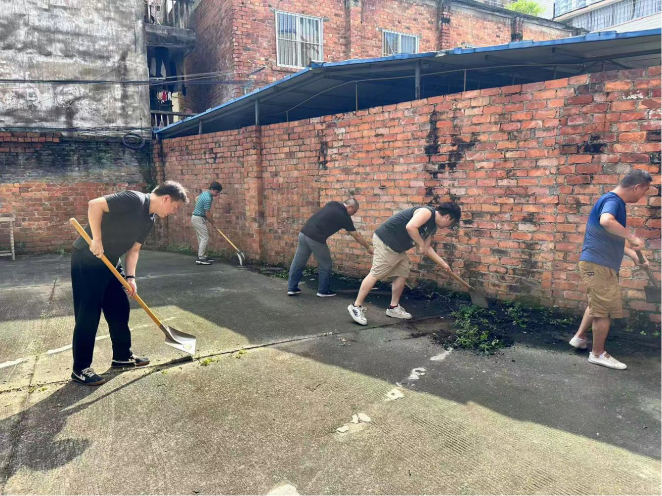 蚊媒传染病防控不松懈！南宁市市政园林（城管综合执法）系统深入开展爱国卫生运动(图3)