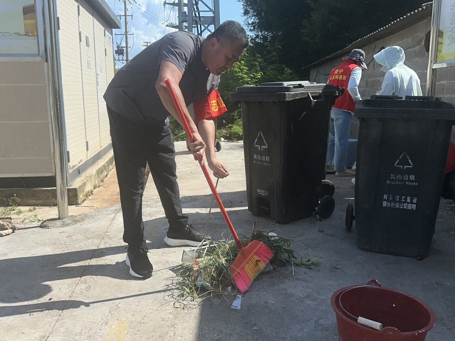 蚊媒传染病防控不松懈！南宁市市政园林（城管综合执法）系统深入开展爱国卫生运动(图6)