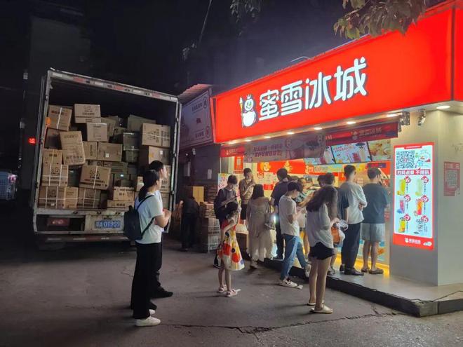 这个卷到“0元购”的赛道有品牌半年赚了20+亿(图2)