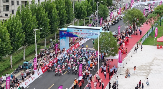 2025“犀旺杯”环黄山国际公路自行车：西班牙车队选手获第二赛段冠军(图4)