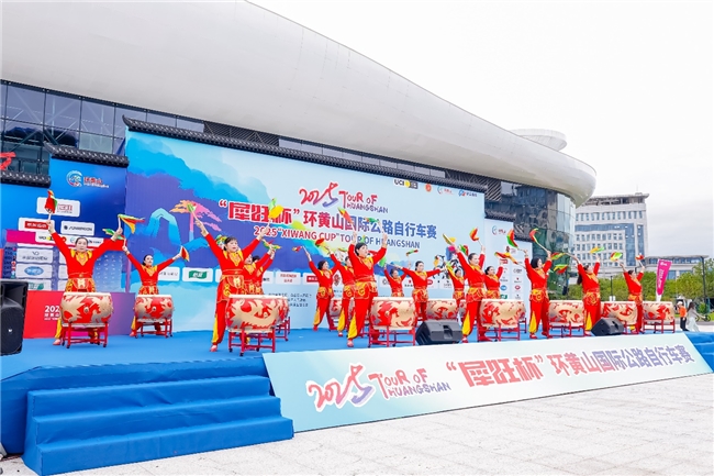 2025“犀旺杯”环黄山国际公路自行车：西班牙车队选手获第二赛段冠军(图7)