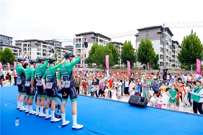 2025“犀旺杯”环黄山国际公路自行车：西班牙车队选手获第二赛段冠军(图9)