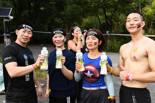 霸王茶姬网球季再燃AB健康饮品用户占比突破50%！(图1)