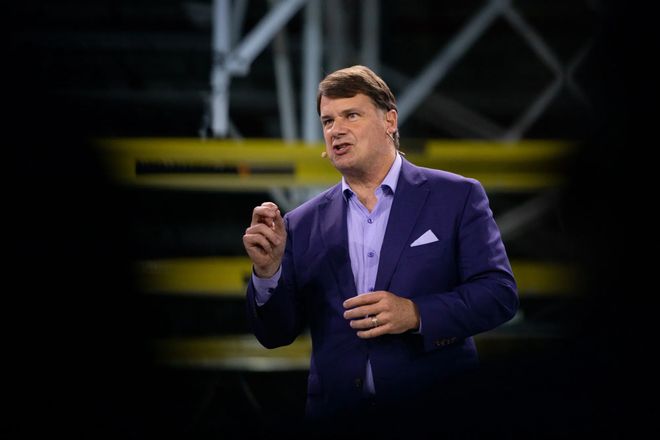 罗永浩谈小米「小字」海报：手机行业陋习Sora 2深夜发布AI版抖音也来了宇树科技回应机器人安全漏洞(图10)