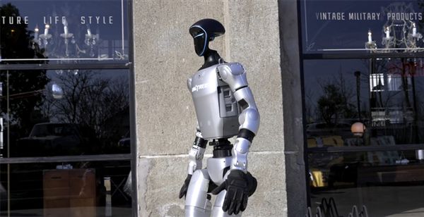 罗永浩谈小米「小字」海报：手机行业陋习Sora 2深夜发布AI版抖音也来了宇树科技回应机器人安全漏洞(图8)