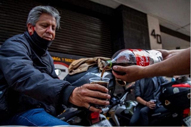 美国靠一瓶可乐“殖民”大国每年死24万人中国也差点中招(图1)