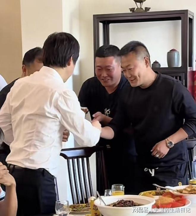 解晓东生活揭秘：豪宅养老院12元饮料春晚常客现状如何？(图22)