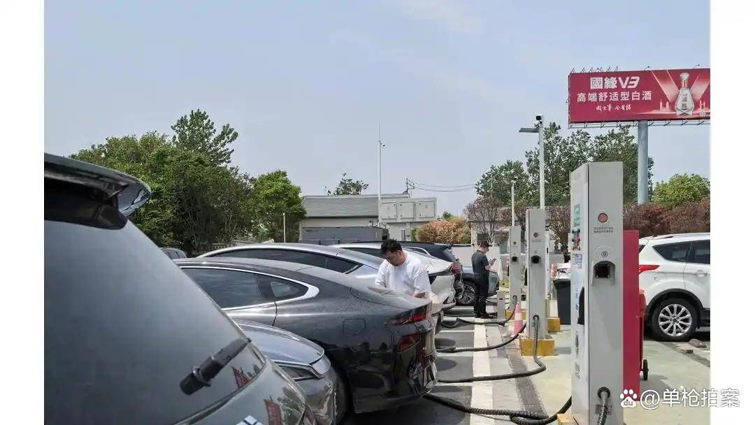 被嘲技术耻辱的增程车为何变作黄金周高速的绝对赢家？(图1)