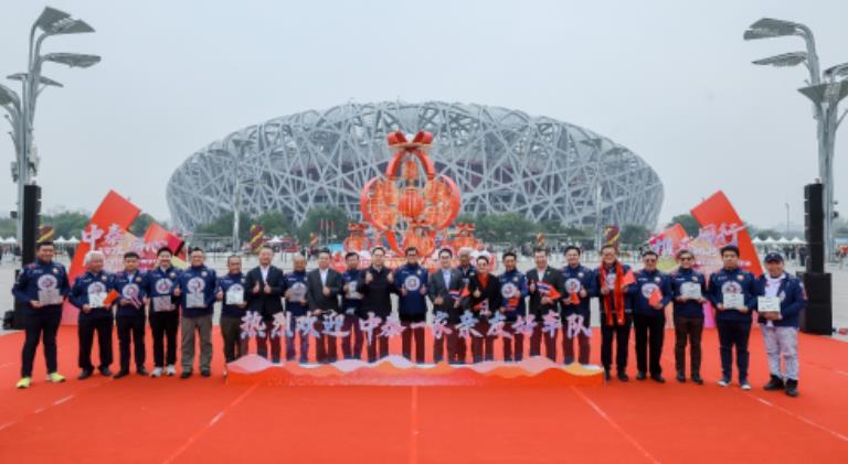 天丝集团红牛品牌助力中泰建交50周年友谊之旅车队顺利抵京(图1)