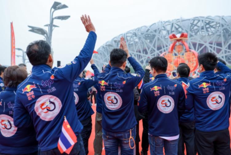 天丝集团红牛品牌助力中泰建交50周年友谊之旅车队顺利抵京(图3)