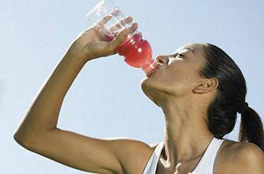 两年时间外星人与补水啦把电解质饮料做成了百亿品类(图1)