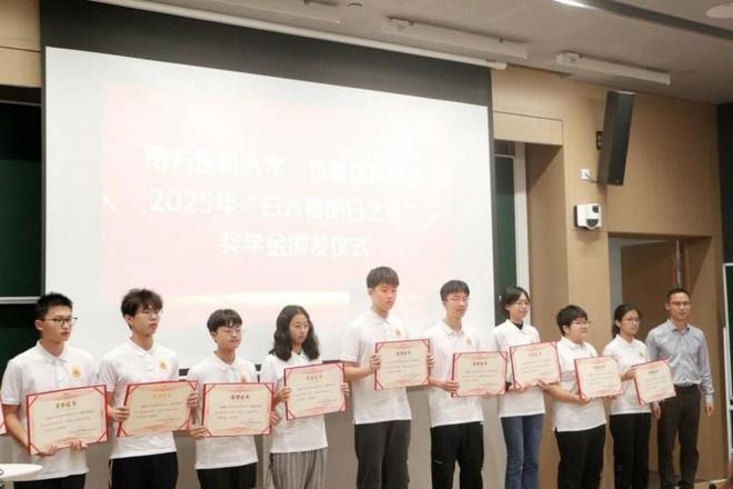 让爱更有能量东鹏饮料以实际行动温暖教育之路(图1)