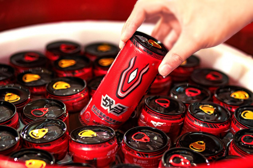 更受大学生喜欢的运动饮料球场补充能量就选这一罐(图2)