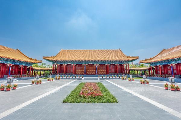 华彬集团出席2025企业家博鳌论坛 战马推新品VOSS再成指定用水(图4)