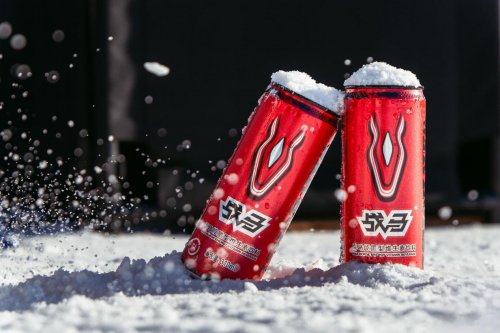 从雪道到能量补给热门能量饮料战马解锁自由与续航的探索(图1)