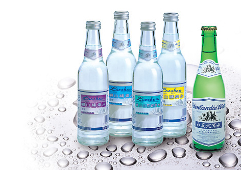 湖南一超市老板蹲守2天抓到偷饮料惯犯现行当场怒打小偷老板：不要他赔偿只要求依法处理(图1)