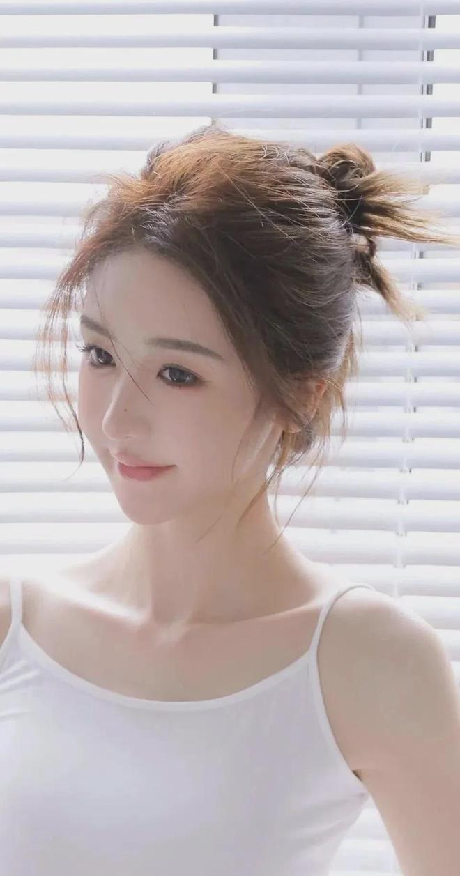 把坤坤伸进甜甜圈里(图1)