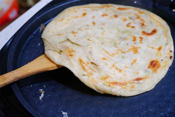 怎样烙饼好吃(怎样烙饼好吃又有层松软凉了不硬)
