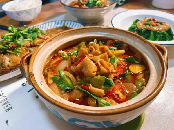 肥肠煲的做法-肥肠煲的做法加什么配菜